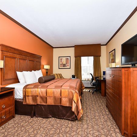 Best Western Plus Midwest Inn & Suites Salina Exterior photo