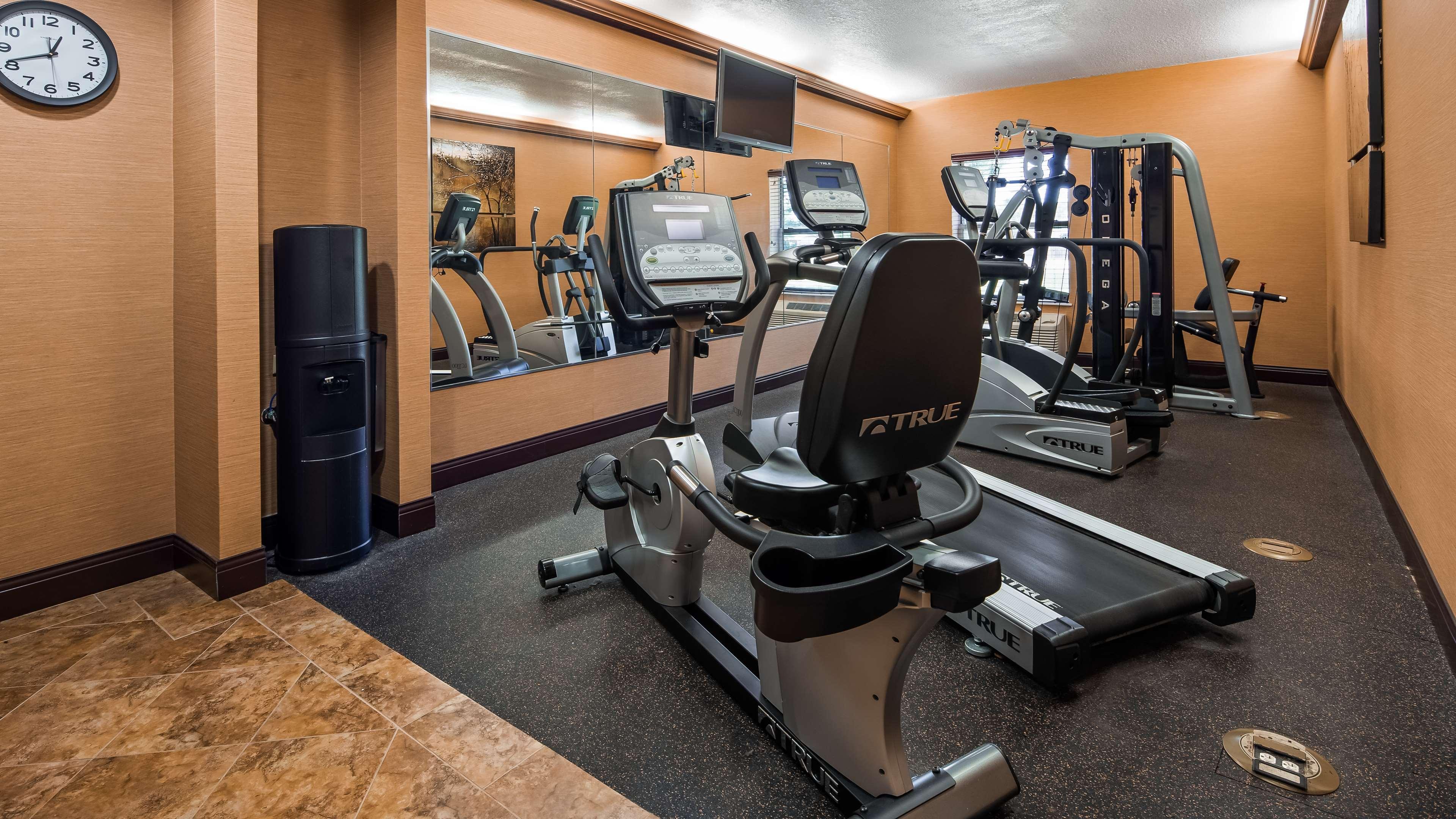 Best Western Plus Midwest Inn & Suites Salina Exterior photo