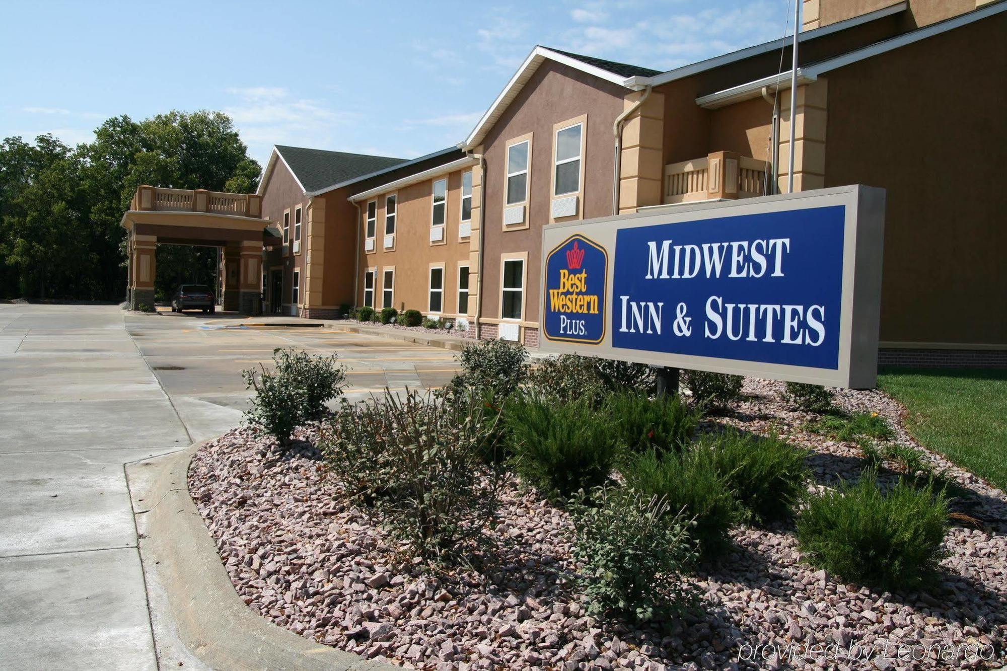 Best Western Plus Midwest Inn & Suites Salina Exterior photo