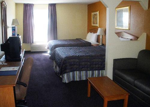Best Western Plus Midwest Inn & Suites Salina Room photo